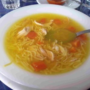 sopa de pollo restaurante monteverde