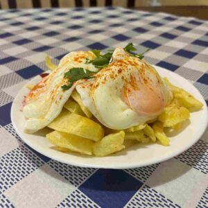 huevos fritos con papas bodeguita del colgadizo