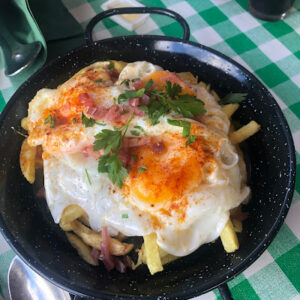 huevos a la estampida de guachinche romance